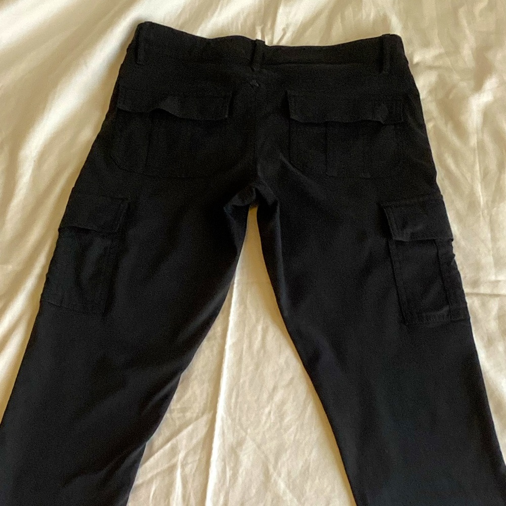 Prana Meme Cargo Pants in black Size 2
Inseam 30”, skinny fit, low rise